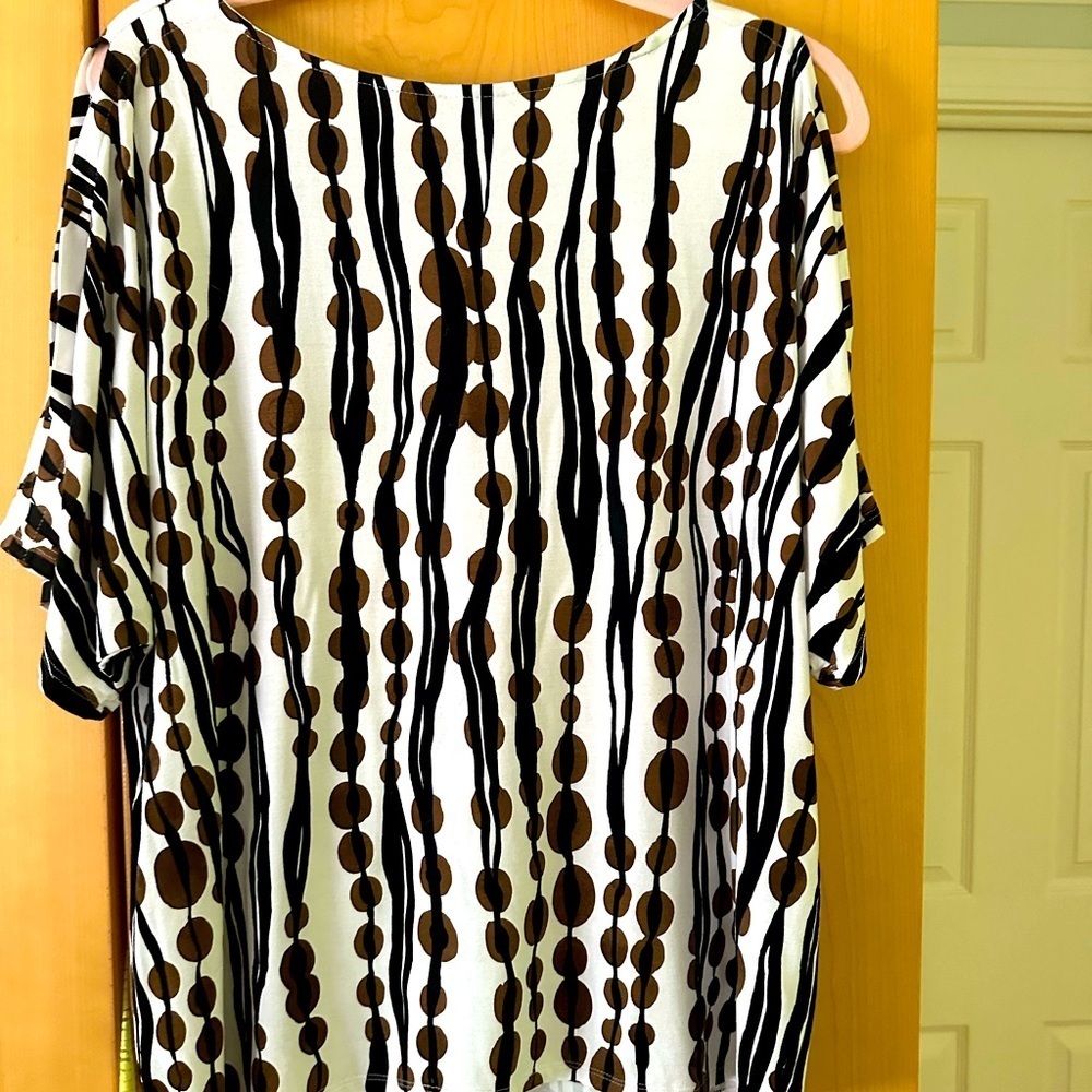 Chicos size 2 neutral pull over EUC 
Browns blacks whites in design